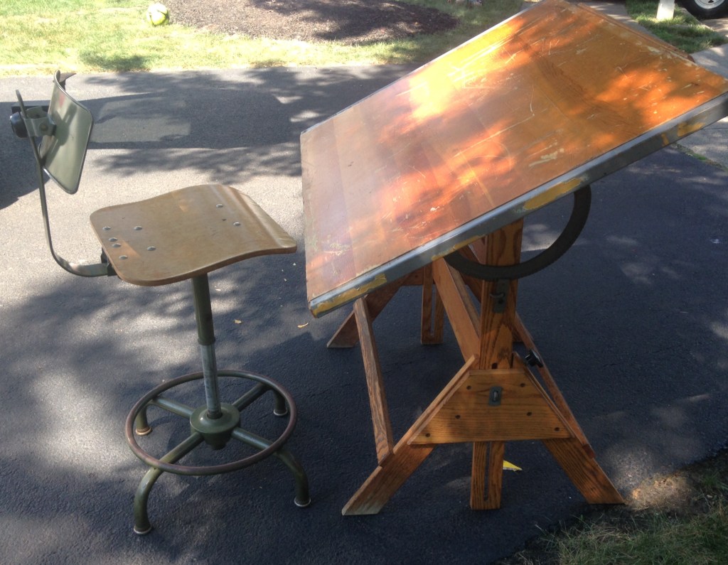 I have a weakness for vintage drafting tables. And vintage drafting stools. 